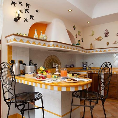 Panorama Host - Domus Amalfi Coast Apartment Maiori Bagian luar foto