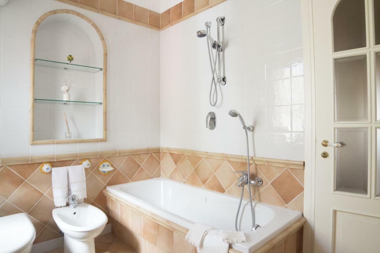 Panorama Host - Domus Amalfi Coast Apartment Maiori Bagian luar foto