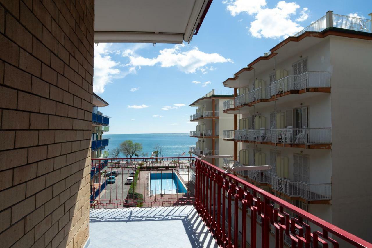 Panorama Host - Domus Amalfi Coast Apartment Maiori Bagian luar foto