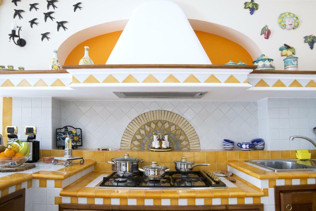 Panorama Host - Domus Amalfi Coast Apartment Maiori Bagian luar foto