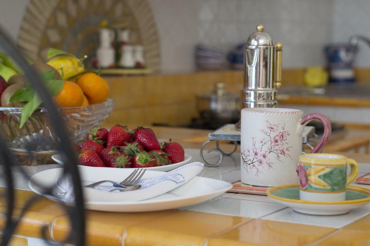Panorama Host - Domus Amalfi Coast Apartment Maiori Bagian luar foto