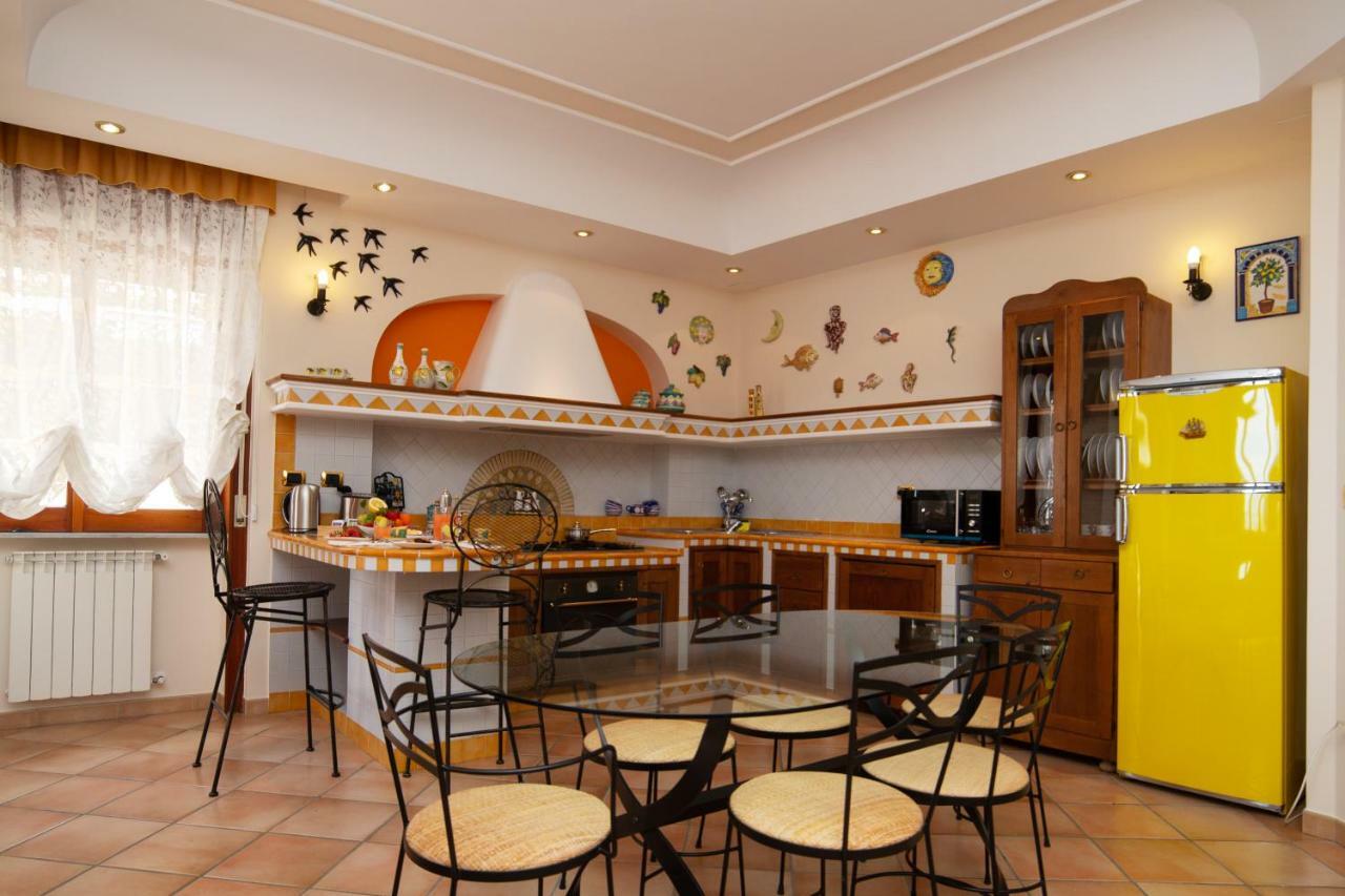 Panorama Host - Domus Amalfi Coast Apartment Maiori Bagian luar foto