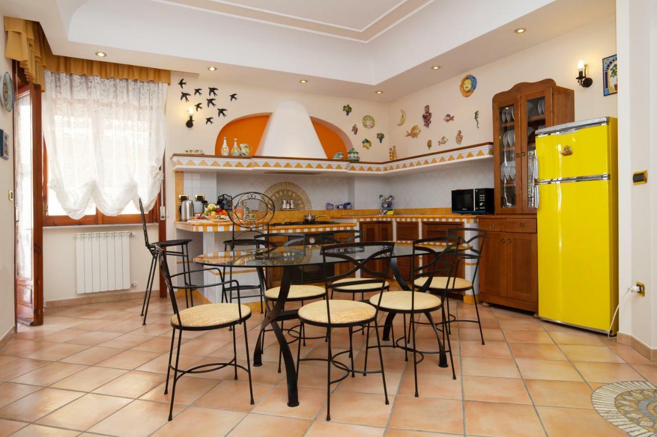 Panorama Host - Domus Amalfi Coast Apartment Maiori Bagian luar foto