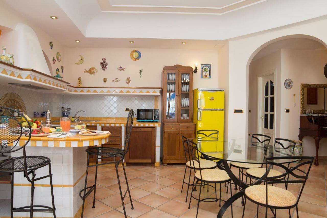 Panorama Host - Domus Amalfi Coast Apartment Maiori Bagian luar foto
