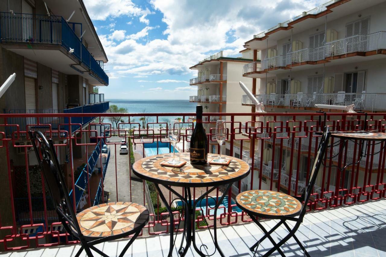 Panorama Host - Domus Amalfi Coast Apartment Maiori Bagian luar foto
