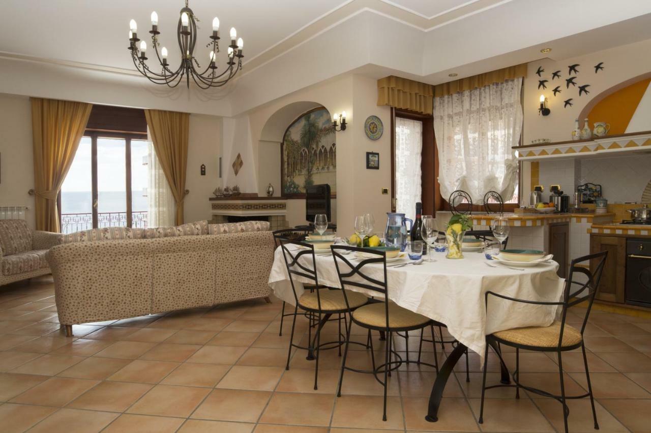 Panorama Host - Domus Amalfi Coast Apartment Maiori Bagian luar foto