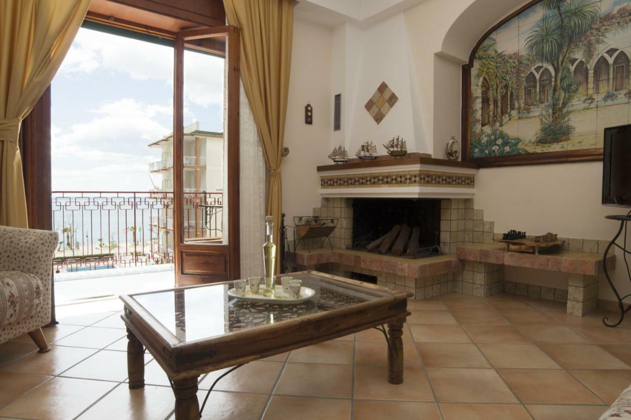 Panorama Host - Domus Amalfi Coast Apartment Maiori Bagian luar foto