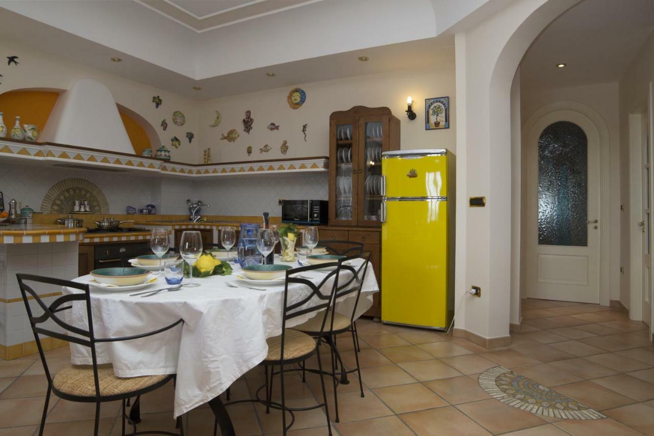 Panorama Host - Domus Amalfi Coast Apartment Maiori Bagian luar foto